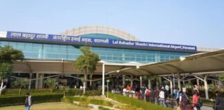 UP: वाराणसी एयरपोर्ट पर बढ़ेंगी सुविधाएं, एयरोब्रिज से सीधे विमान तक पहुंचेंगे यात्री