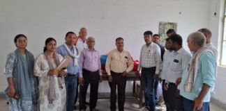 सुल्तानपुर: लेखपालों ने जमा किए बस्ते, अतिरिक्त काम से किया किनारा, मांगों को लेकर प्रदर्शन
