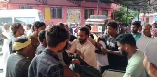 UP: पिशाच मोचन कुंड में डूबने से युवक की मौत, शव लेकर भागे परिजन, पुलिस से धक्का-मुक्की