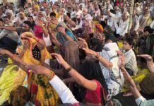 UP: 17 साल से बंद चीनी मिल को लेकर किसानों का आंदोलन तेज, बोले- मिल चले बिना नहीं हटेंगे