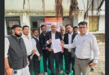 UP: अधिवक्ता सुरक्षा कानून की मांग को लेकर जौनपुर में वकीलों का उपवास-धरना, राज्यपाल के नाम सौंपा ज्ञापन