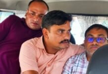 UP: 30 हजार की कथित रिश्वत लेते पूर्ति निरीक्षक समेत तीन गिरफ्तार, जिला पूर्ति कार्यालय में मचा हड़कंप