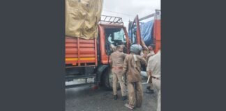 गोण्डा-अयोध्या मार्ग पर दर्दनाक हादसा, ट्रक में पीछे से जा घुसी तेज रफ्तार डीसीएम, चालक की मौके पर मौत