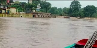 UP: केन-यमुना का जलस्तर बढ़ा, नदी किनारे गांवों में बढ़ी चिंता, लगातार बारिश के बीच दोनों नदियां बढ़त पर