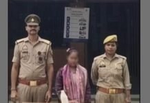 UP: पति पर तेजाब फेंकने के आरोप में पत्नी गिरफ्तार, वारदात में इस्तेमाल बोतल बरामद