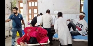 पीलीभीत में तेज रफ्तार डंपर ने कार को मारी टक्कर, 3 लोगों की दर्दनाक मौत, दो बच्चों की हालत गंभीर