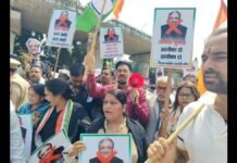 बांदा में मतदाता सूची विवाद पर कांग्रेस का प्रदर्शन, CEC के खिलाफ नारेबाजी के बाद फूंका पुतला