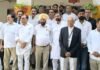 सहारनपुर: कांग्रेस प्रदर्शन के बाद 35 लोगों पर मुकदमा, जमानत के लिए सिटी मजिस्ट्रेट कार्यालय पहुंचे कार्यकर्ता