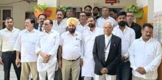 सहारनपुर: कांग्रेस प्रदर्शन के बाद 35 लोगों पर मुकदमा, जमानत के लिए सिटी मजिस्ट्रेट कार्यालय पहुंचे कार्यकर्ता