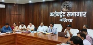 बलिया: आईजीआरएस व डैशबोर्ड समीक्षा, लापरवाही पर 12 विभागों को फटकार, वेतन रोकने की चेतावनी