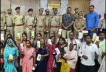 जौनपुर में 201 लोगों के चेहरों पर लौटी खुशी, पुलिस ने बरामद किए 45 लाख के मोबाइल