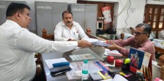 UP: गोरखपुर-फैजाबाद शिक्षक सीट पर चुनावी प्रक्रिया तेज, पहले दिन 13 प्रत्याशियों ने खरीदे 31 सेट नामांकन पत्र
