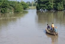 UP: बाराबंकी में घाघरा का जलस्तर घटा, फिर भी खतरे के निशान से 52 सेमी ऊपर