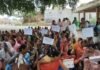 चंदौली में आजीविका समूह की महिलाओं का प्रदर्शन, 2 हजार मानदेय पर जताया आक्रोश