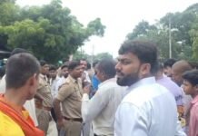 Varanasi: डंपर की चपेट में आने से नौवीं की छात्रा की मौत, आक्रोशित ग्रामीणों ने सड़क किया जाम
