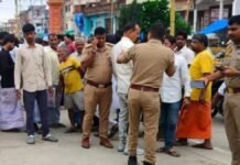 Varanasi में तेज रफ्तार ट्रक ने साइकिल सवार दो लोगों को कुचला, मौके पर मौत, फल बेचने निकले थे दोनों