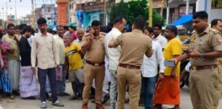 Varanasi में तेज रफ्तार ट्रक ने साइकिल सवार दो लोगों को कुचला, मौके पर मौत, फल बेचने निकले थे दोनों
