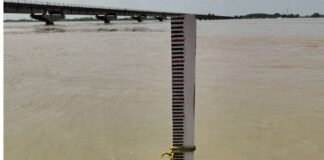 Barabanki में घाघरा का रौद्र रूप, लाल निशान से 54 सेमी ऊपर पहुंचा जलस्तर, तराई गांवों में बाढ़ का खतरा