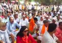 Bijnor में किसानों का प्रदर्शन, गन्ने का दाम ₹800 कुंतल करने की मांग