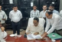 Bijnor पहुंचे नवागत जिलाधिकारी उमेश प्रताप सिंह ने कार्यभार किया ग्रहण