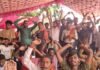 Chandauli: फल-सब्जी विक्रेताओं ने तीन सूत्री मांगों को लेकर शुरू किया अनिश्चितकालीन धरना