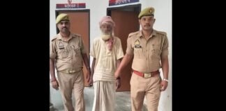 Chandauli: न्यायालय के वारंट पर धानापुर पुलिस की दबिश, वारंटी अभियुक्त घर से गिरफ्तार