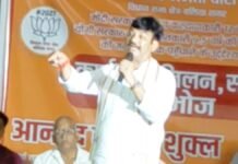 Ballia: सपा-कांग्रेस पर बरसे पूर्व मंत्री आनंद स्वरूप शुक्ला, बोले- ‘कालनेमि जैसा बनावटी चेहरा करेंगे बेनकाब, 2027 में जीत तय’