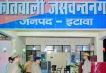 Etawah: मंदिर के सामने बाबा का शव मिलने से मचा हड़कंप, शिनाख्त में जुटी पुलिस