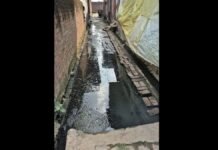 Etawah: आरसीसी मार्ग पर गंदा पानी, आवागमन दुश्वार, स्थायी समाधान की मांग
