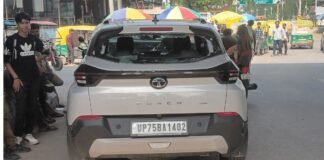 Etawah: मामूली टक्कर पर सड़क पर बवाल, कड़े से कार का शीशा तोड़ा चौकी के सामने मची सनसनी