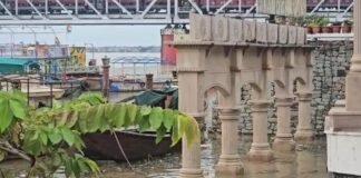 Varanasi: काशी के लोगों के लिए राहत भरी खबर, घटने लगा गंगा का जलस्तर, जानें क्या है अपडेट