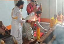 Mirzapur: विंध्याचल देवी धाम पहुंचे ADG जोन वाराणसी नवीन अरोड़ा, सपरिवार किया मां विंध्यवासिनी का विधिवत दर्शन-पूजन