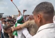 Varanasi: भूमि अधिग्रहण और टोल वसूली के विरोध में किसानों का प्रदर्शन, आत्मदाह की कोशिश के बाद कई हिरासत में