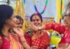 पटना में सिंदूर खेला के साथ मां दुर्गा को विदाई, लाल-सफेद साड़ियों में सजी महिलाओं ने निभाई परंपरा