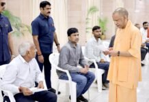 मुख्यमंत्री ने अफसरों को दिया निर्देश- संवेदनशील व्यवहार के साथ करें पीड़ितों की सहायता