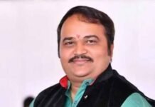 INDIA गठबंधन के प्रदर्शन के बीच उद्धव ठाकरे को झटका, शिवसेना (UBT) के राष्ट्रीय प्रवक्ता आनंद दुबे ने दिया इस्तीफा