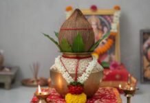 नवरात्रि पारण के बाद कलश, नारियल और जौ का क्या करें? जानें पूजा सामग्री के विसर्जन के नियम