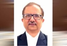 इंदौर में प्रधान न्यायाधीश के कथित व्यवहार पर भड़के अधिवक्ता, कोर्ट रूम तक पहुंचकर किया विरोध प्रदर्शन