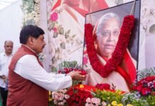 मुख्यमंत्री डॉ. यादव ने स्व. तेजकुंवरबाई काश्यप को पुष्पांजलि अर्पित कर शोक संवेदनाएं व्यक्त कीं