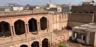 पाकिस्तान में ऐतिहासिक रामलीला मंदिर सील, तोड़फोड़ और कमर्शियल प्लाजा बनाने पर विवाद