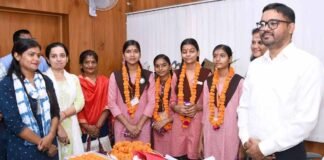 योगी सरकार में मिशन शक्ति से बेटियों को नेतृत्व का अवसर, चार छात्राओं ने संभाली मध्याह्न भोजन प्राधिकरण की कमान
