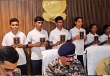 बस्तर में नक्सलवाद को झटका, 35 लाख के इनामी 6 नक्सलियों ने किया आत्मसमर्पण