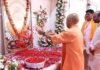 हरीश द्विवेदी के गांव पहुंचे मुख्यमंत्री, दिवंगत माता को दी श्रद्धांजलि
