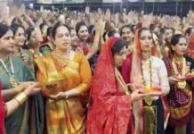 राजकोट में अहीर समाज का शाही गरबा, 1300 करोड़ के सोने के गहनों ने खींचा ध्यान
