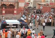 पहले मानवता, फिर परंपरा: एंबुलेंस के लिए सीएम योगी ने रुकवाई विजयादशमी शोभायात्रा