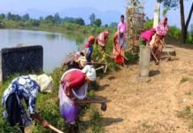 माटी में रोजगार- प्रतिदिन 300 रुपए की मजदूरी से श्रमिक परिवारों को मिला मजबूत आर्थिक आधार, पलायन पर लगी रोक