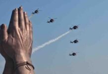 वाराणसी में गंगा की लहरों के ऊपर आसमान में गूंजा भारतीय वायुसेना का शौर्य, राफेल-सुखोई के करतबों से रोमांचित हुए दर्शक
