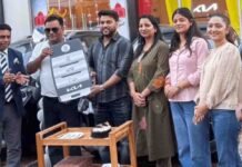 चंडीगढ़ के फार्मा कारोबारी का दिवाली गिफ्ट, 4 कर्मचारियों को दी कारें; एक और कार जीतने का मौका