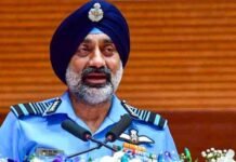 चीन के पास 1800 लड़ाकू विमान, फिर भी भारत से हवाई जंग में क्यों कमजोर पड़ सकता है ड्रैगन? India-China Air War: चीन के पास ज्यादा फाइटर जेट, लेकिन तिब्बत के एयरबेस बन सकते हैं बड़ी चुनौती; जानें वजह भारत-चीन हवाई मुकाबले में सिर्फ विमानों की संख्या नहीं, ऊंचाई और हथियार भी अहम; समझें ड्रैगन की मुश्किलें