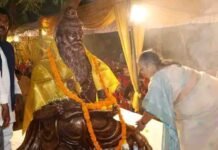 योगी सरकार में महर्षि वाल्मीकि के आदर्शों का सम्मान, लखनऊ में गोमती तट पर स्थापित हुई प्रतिमा